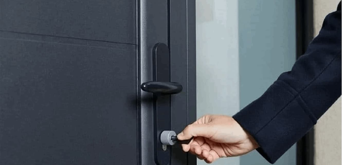 إخلاء عاجل لـ 160 منزلاً بسبب “سائل غامض”!