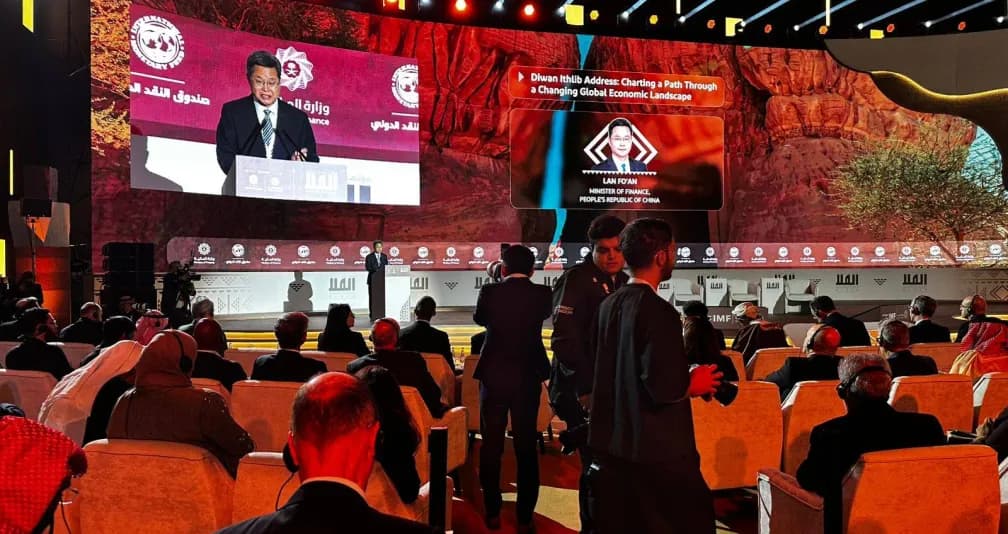وزير المالية الصيني يحذر من تباطؤ النمو واتساع فجوة التنمية عالمياً