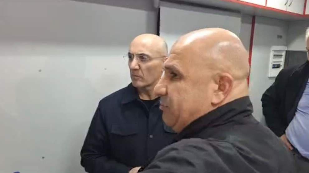 بالصورة.. وزيرا الداخلية والعدل يتابعان عملية رفع الأنقاض من غرفة العمليات