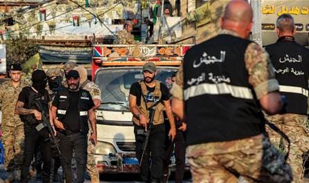 سلاح المخيّمات يعود إلى الواجهة والفصائل تنتظر التواصل