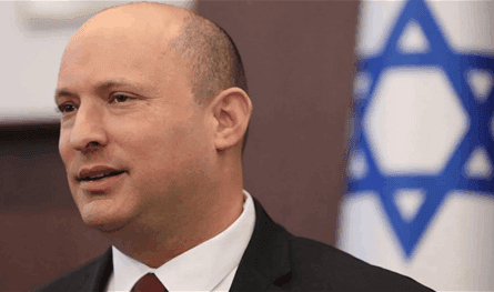 مقابل أجرٍ... هذا ما فعله إسرائيليّ قرب منزل نفتالي بينيت