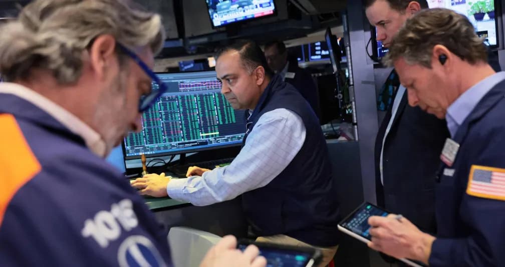 «وول ستريت» تتراجع وسط تقييم المستثمرين لفرص التهدئة